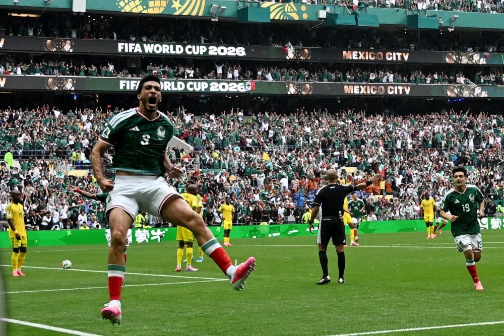 Raúl Jiménez anota su primer gol en una Copa Mundial